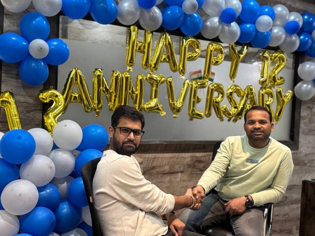 Work anniversary handshake at Software House